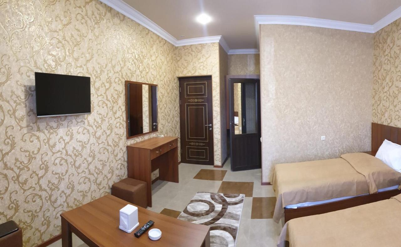 Khrchit Hotel Martuni Екстериор снимка