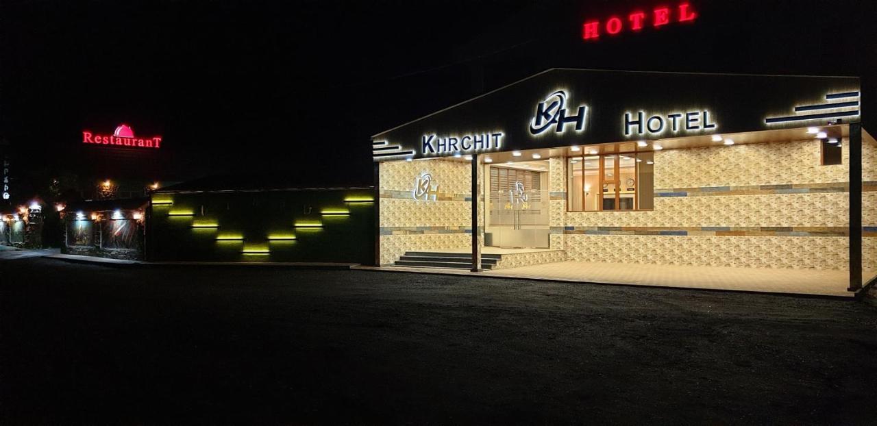 Khrchit Hotel Martuni Екстериор снимка