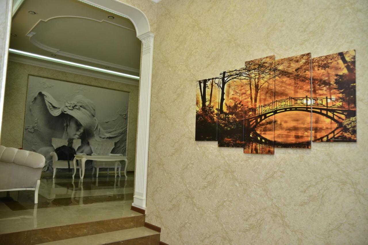 Khrchit Hotel Martuni Екстериор снимка